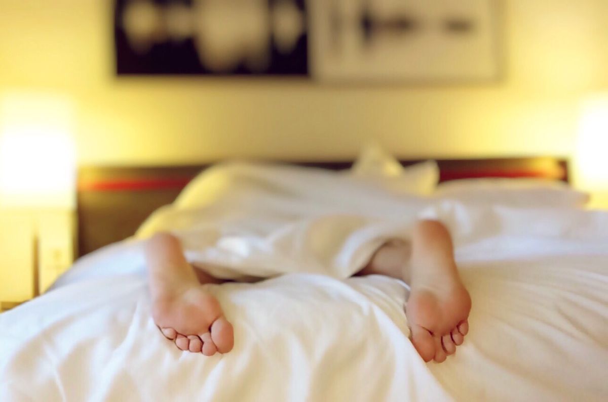 alone-bed-bedroom-blur-271897.jpg